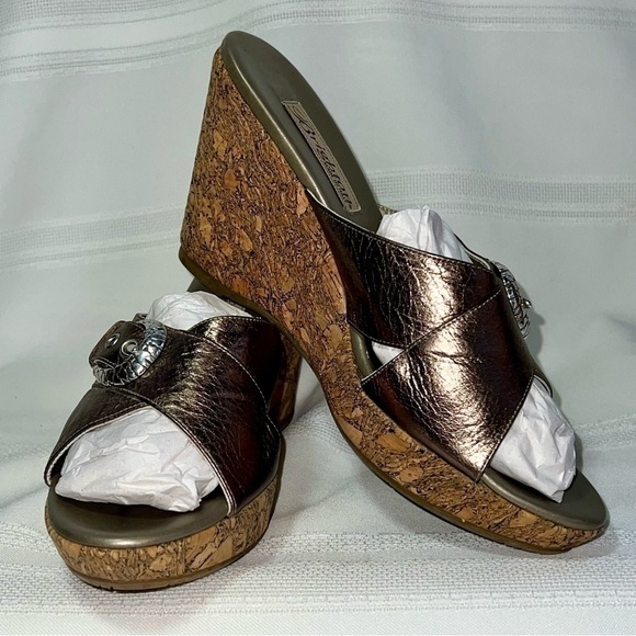 💥SALE💥 Brighton Metallic Bronze Italian‎ Leather Cork Platform Wedges Sz 7.5 EUC - Picture 1 of 13